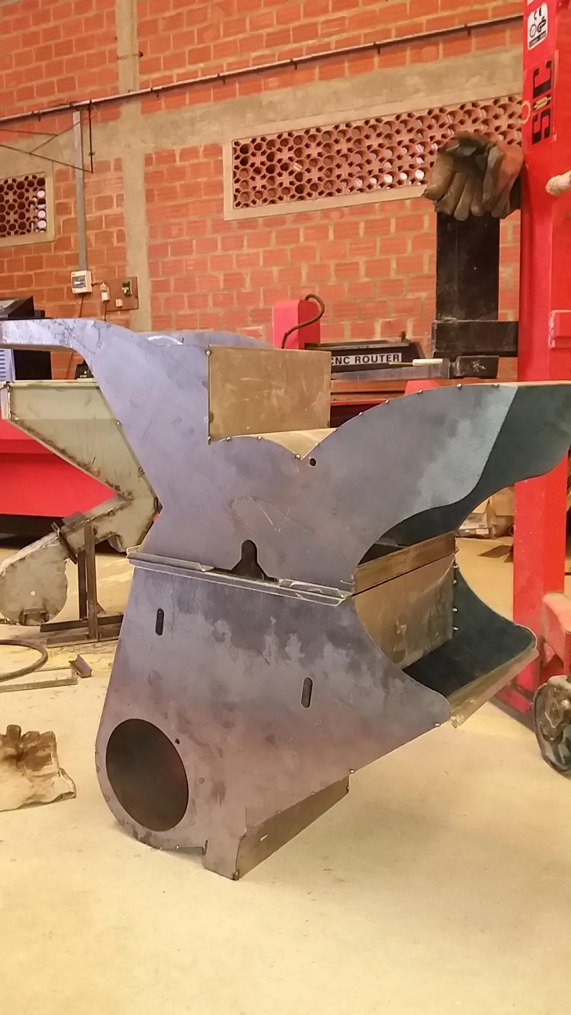 Pieza de chapa cortada con plasma y armada en el taller